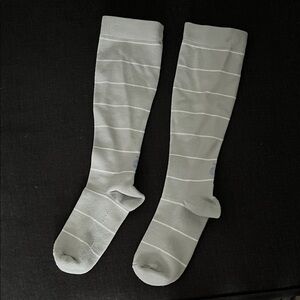 CLOVE Gray Striped compression socks